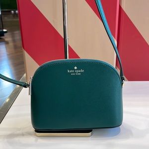 Kate Spade Schuyler Small Dome Crossbody
COLOR:
Deep Jade